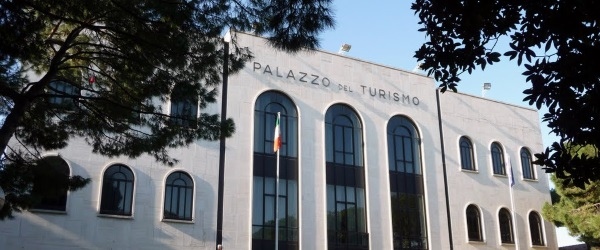 Evento serale al Palazzo del Turismo di Riccione